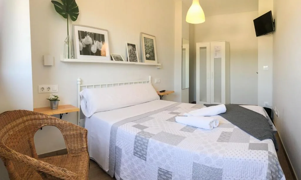 Habitación Doble con baño compartido — Villa Galicia