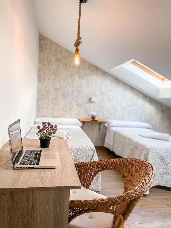 Habitación Doble con baño privado — Villa Galicia