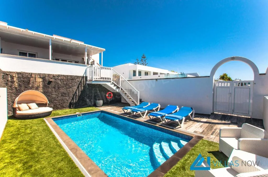 Villa com piscina privada — Villa Graciosa By Villas Now Ltd
