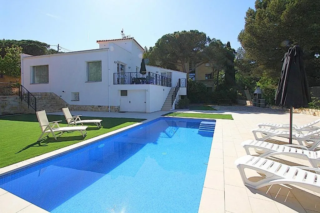 Villa — Villa Green House