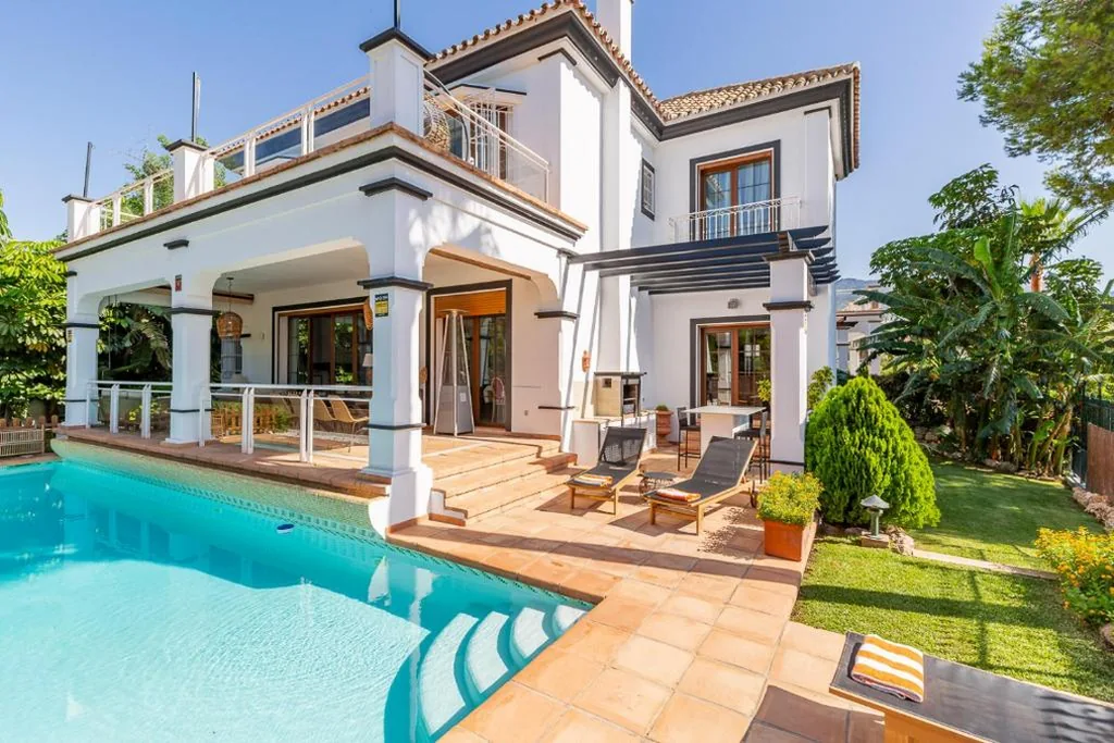 Villa mit privatem Pool — Villa Helecho Private Heated Pool in Marbella Centre