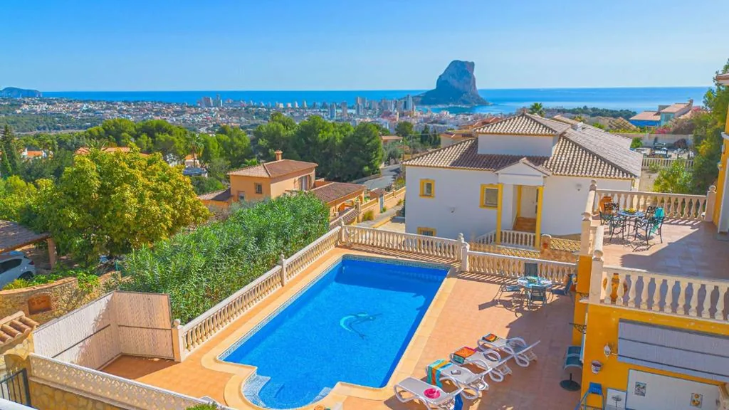Villa mit privatem Pool — Villa Helios - PlusHolidays