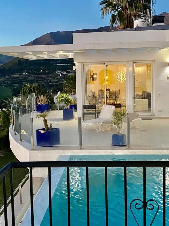 Villa met privézwembad — Villa Hesla