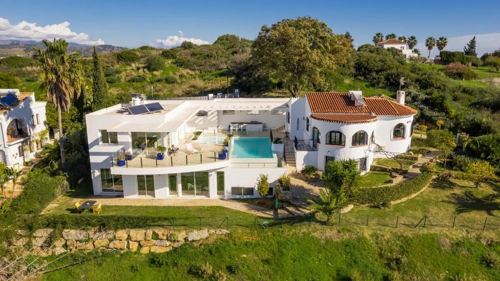 Villa met privézwembad — Villa Hesla