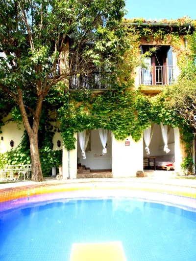 Villa histórica con jardín y piscina cerca del centro — photo 4