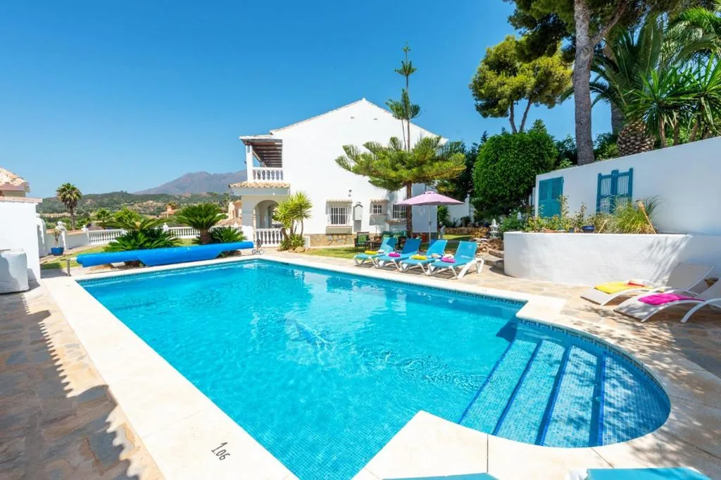 Villa — Villa Holivista Elegant 4-Bedroom Spanish Villa in Estepona