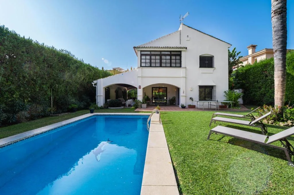 Villa — Villa in Marbella with golf views
