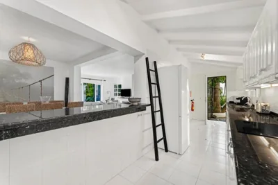 Villa in palm tree plantation, near the beach. — foto 9
