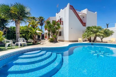 Villa in Playa D´en Bossa sleeps 9 — foto 4