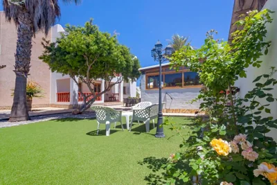 Villa in Playa D´en Bossa sleeps 9 — foto 9