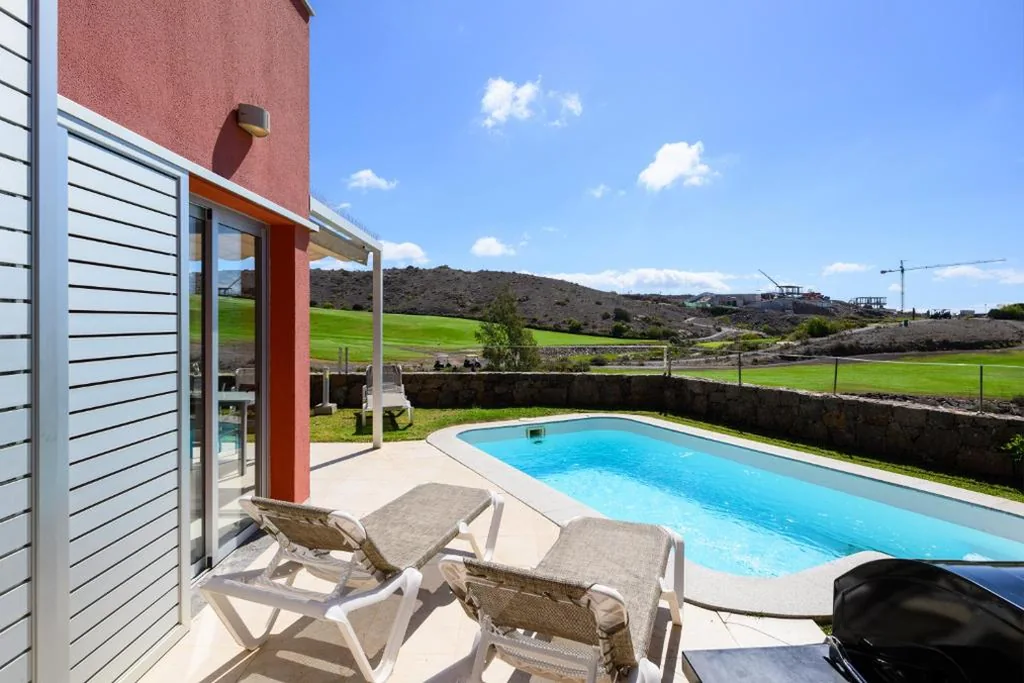 两卧室别墅 — Villa in Salobre with Private Pool & Stunning View
