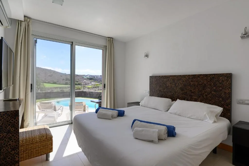 Villa in Salobre with Private Pool & Stunning View