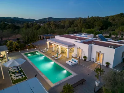 Villa in San Antonio Sleeps 10 — photo 3