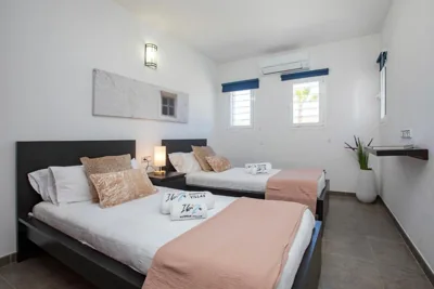 Villa in San Antonio Sleeps 10 — photo 7