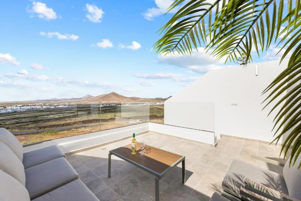 庭園の景色を望むヴィラ — Villa Infinity Views 1 by Escape Home