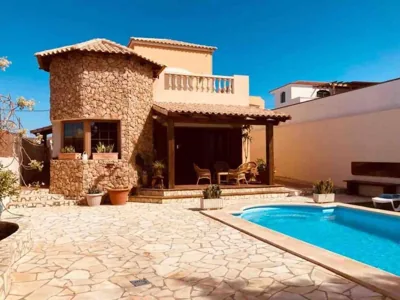 Villa Ingrid. Piscina exterior. — foto 4