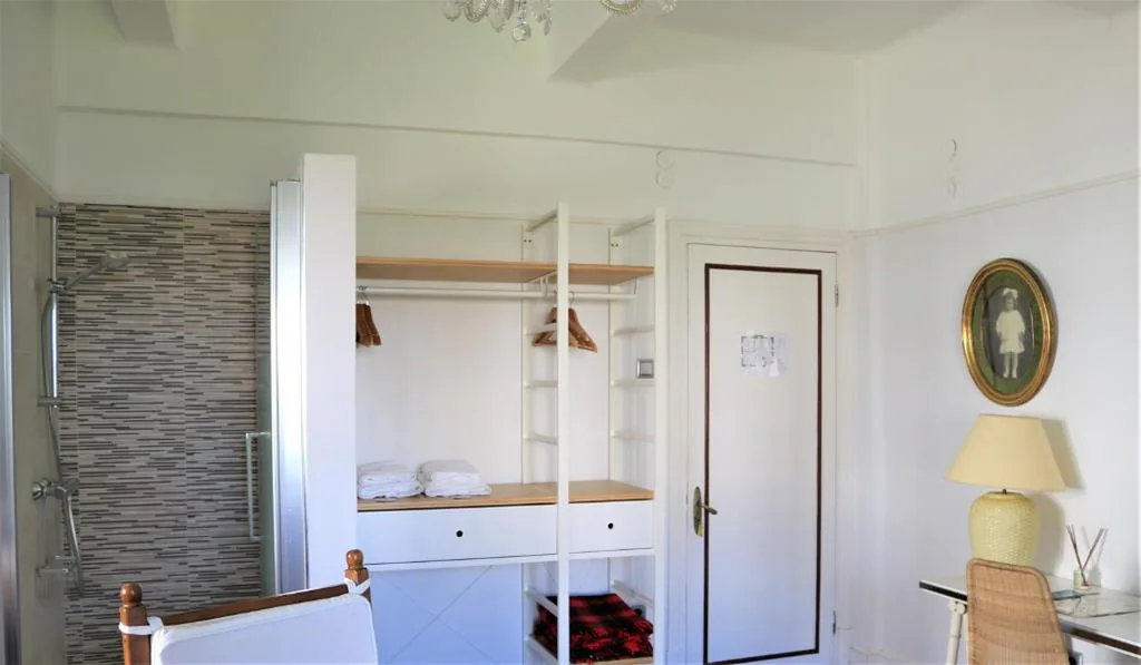Doppelzimmer mit eigenem Bad – 2 Betten — Villa Isabela Bakio Rooms