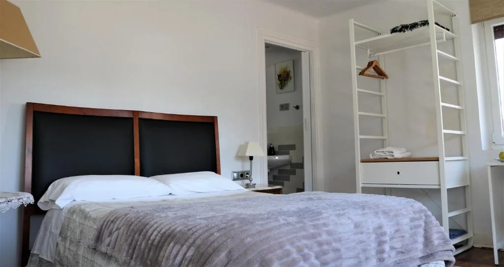 Standard-Einzelzimmer mit Gemeinschaftsbad — Villa Isabela Bakio Rooms