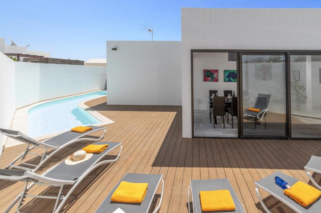 Villa JJ Beach by Villa Plus