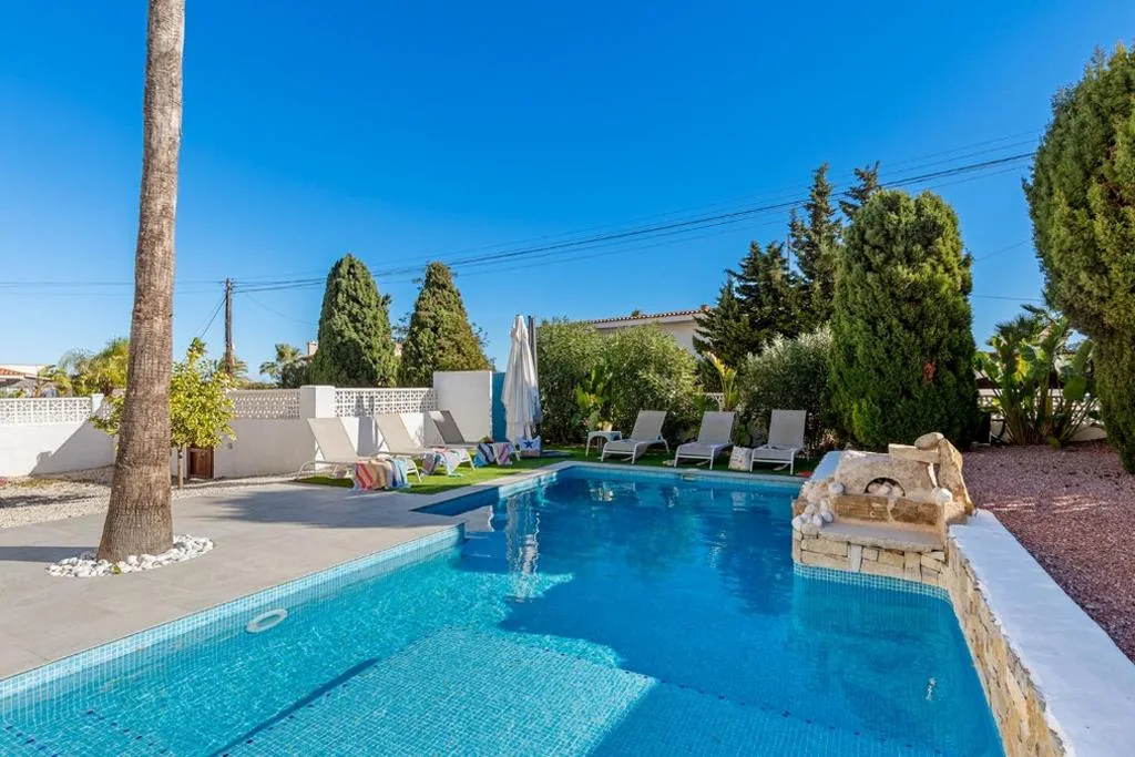 Villa con piscina privata — Villa K9 Ortenbach