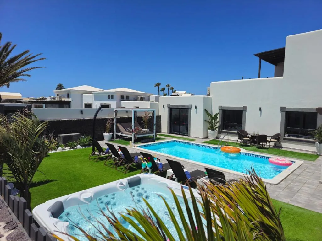 VILLA KARLA