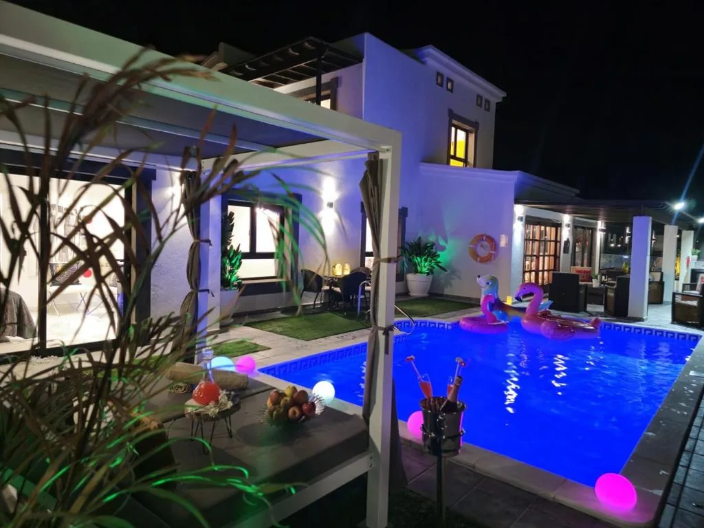 Villa — VILLA KARLA