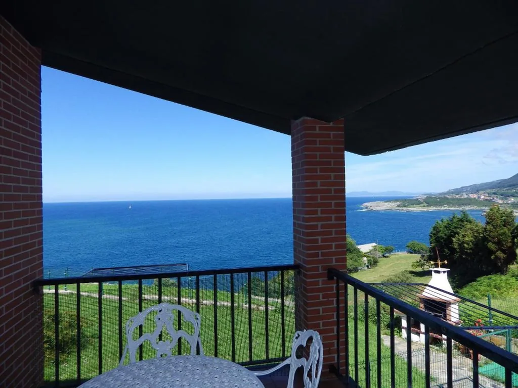 海の景色を望むヴィラ — Villa La Ballena de Sonabia