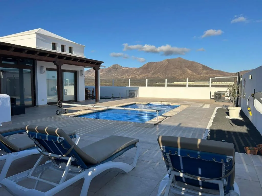Villa Deluxe — Villa La Lomada in Playa Blanca