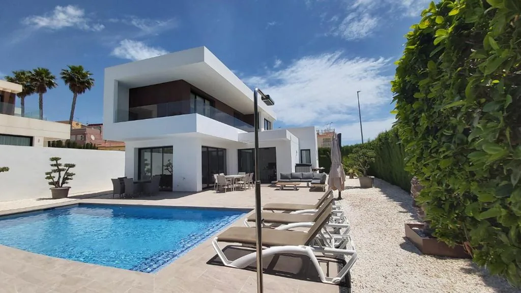 Villa con piscina privata — Villa La Marina
