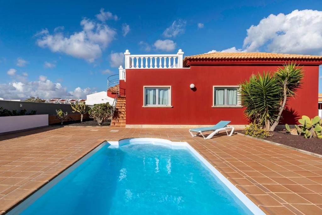 Villa La Perla - Cliffside Retreat