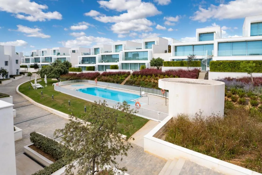 Villa de 3 dormitorios — Villa La Perla Sotogrande - since 2022 - Sea View - 3 Bedrooms and Bathrooms - La Reserva Beach and Golf nearby
