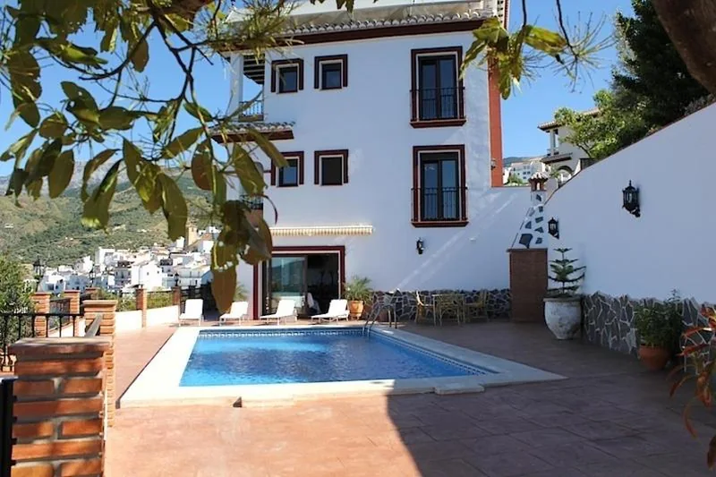 七卧室私人泳池别墅 — Villa La Posada