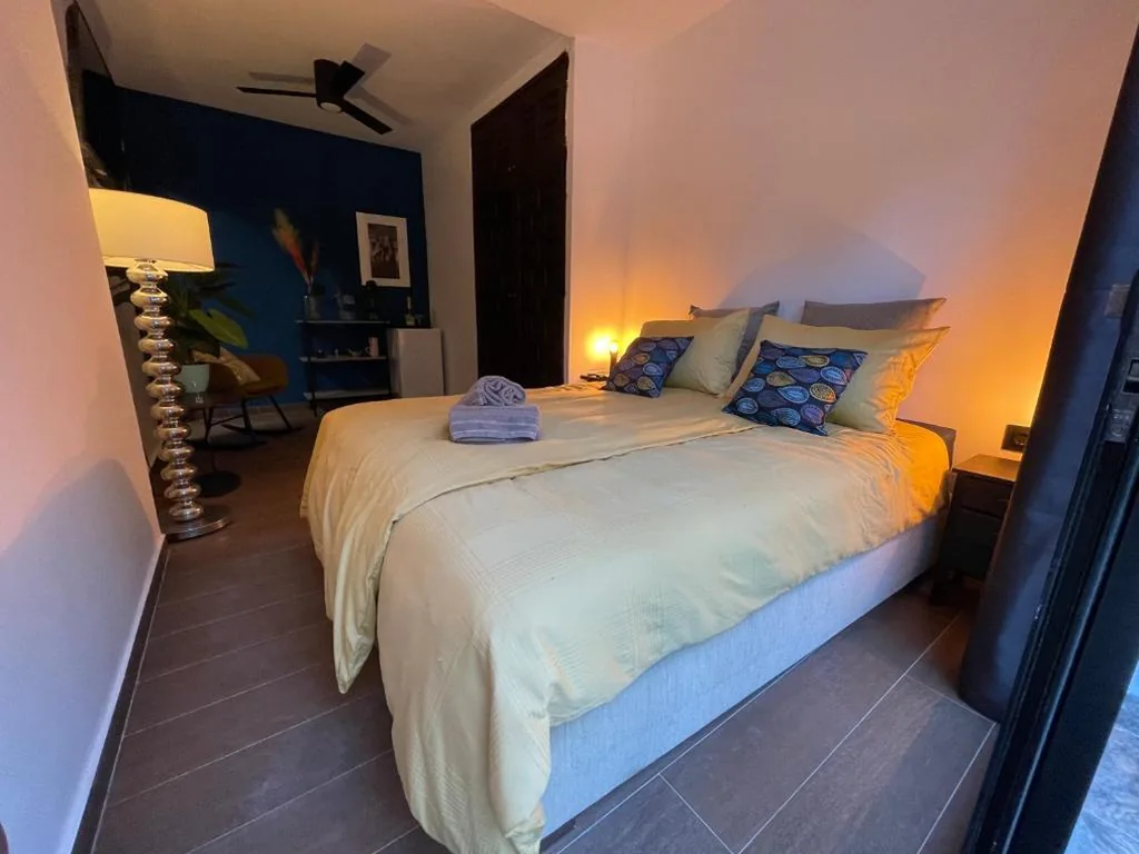 Large Bed Room with Garden View — Villa la Vida