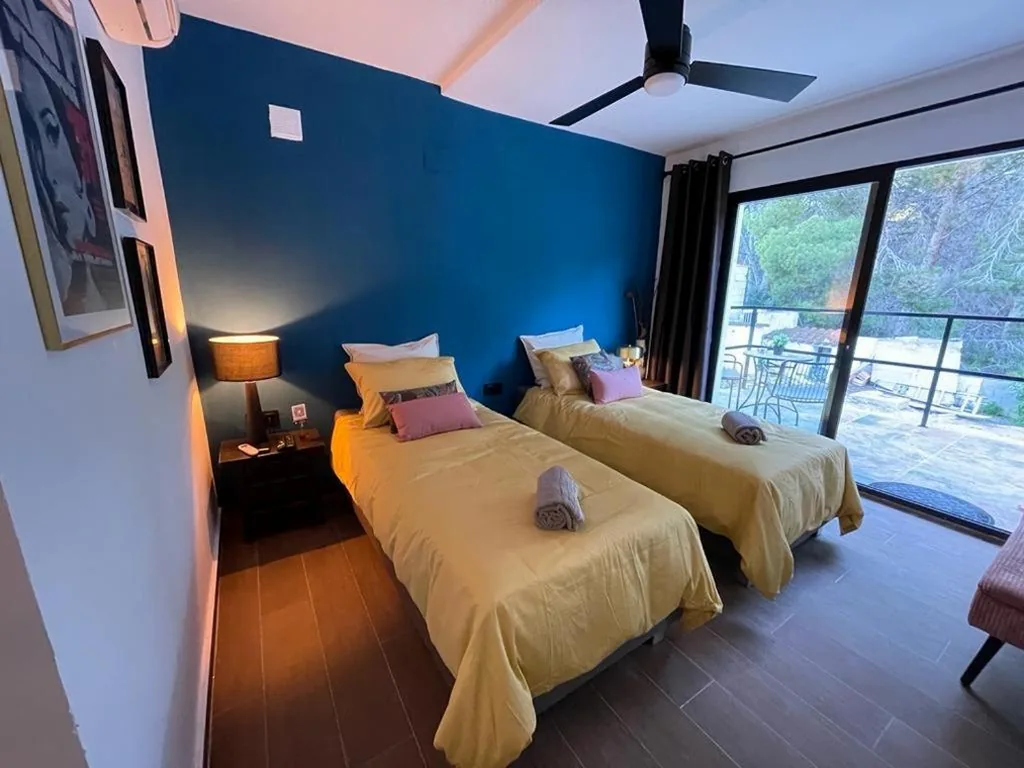 Superior Room with Extra-Large Bed — Villa la Vida