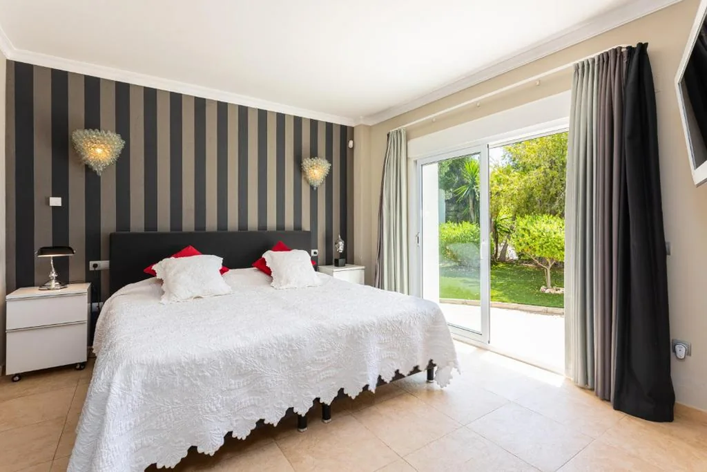 Villa La Vista - FAMILY FRIENDLY Private Pool, BBQ, Sauna