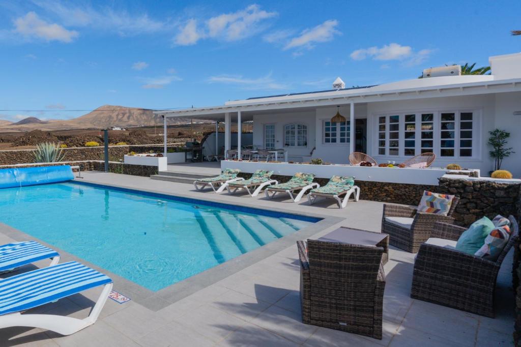 Villa Las Palmitas - Sea Views - Private Pool - Hot Tub - Table Tennis
