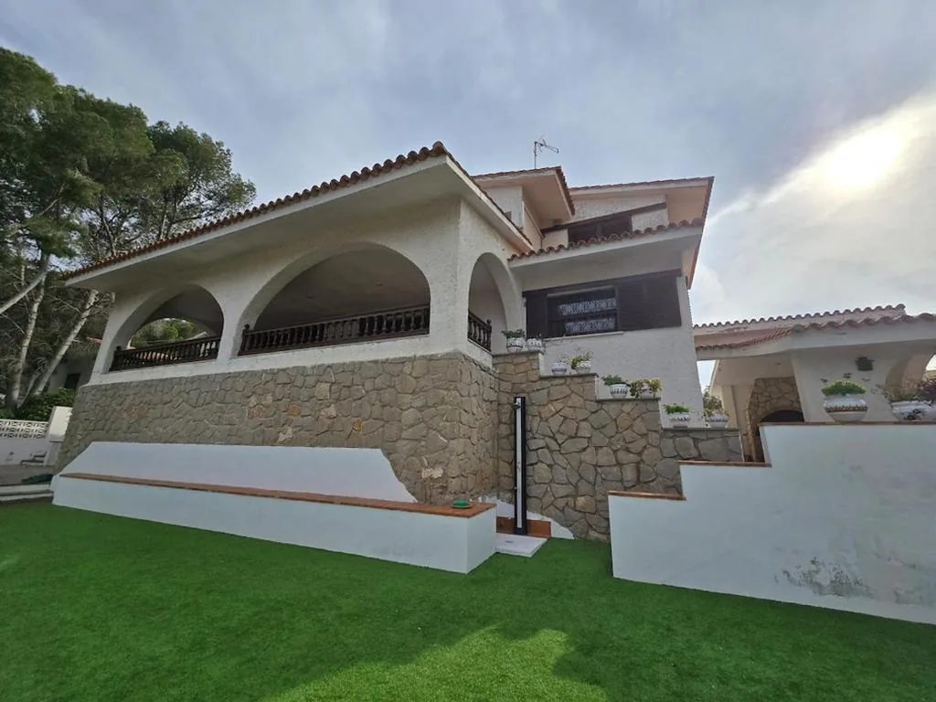 Villa — Villa las rosas
