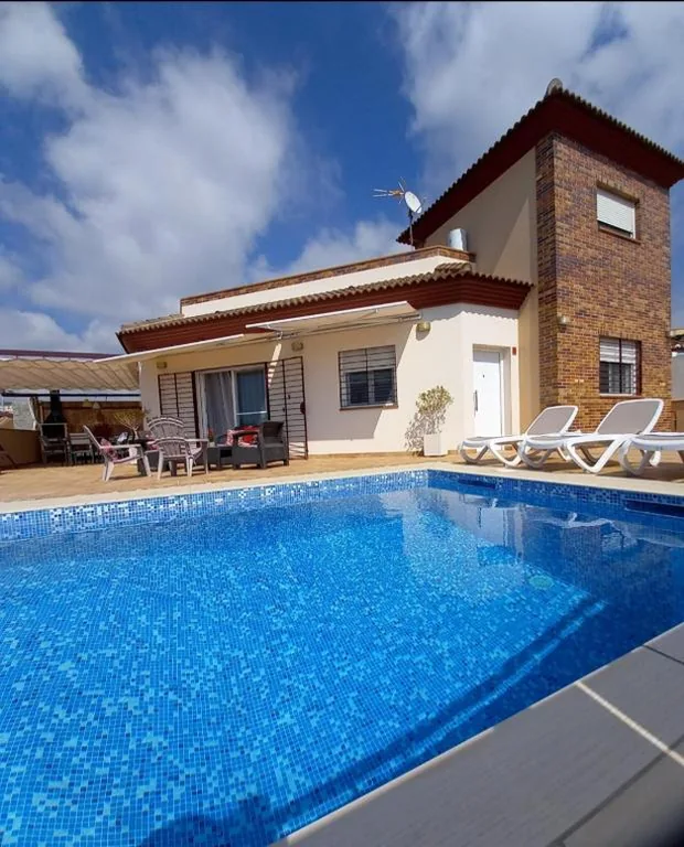Villa — Villa Las Tres J