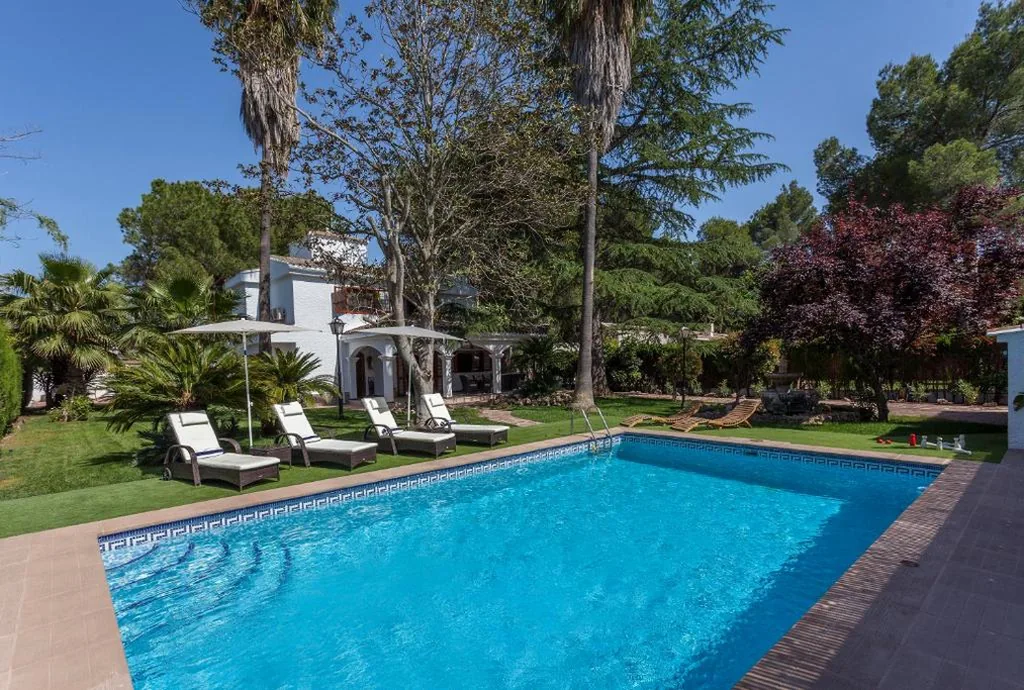 Villa — VILLA LATEL