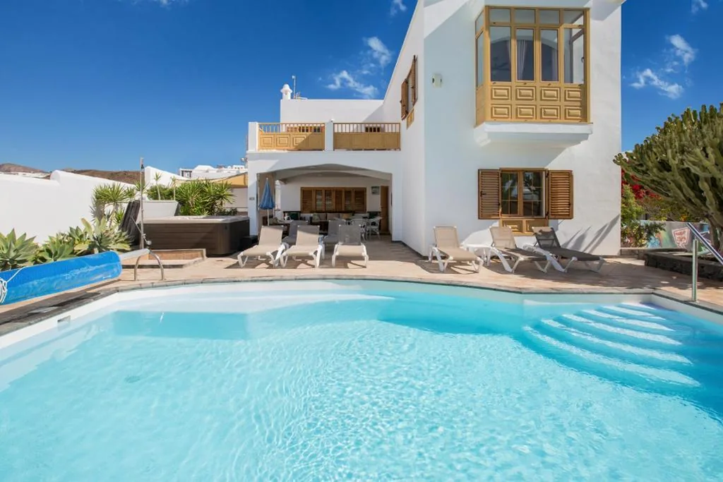 Villa con vista mare — Villa Lea