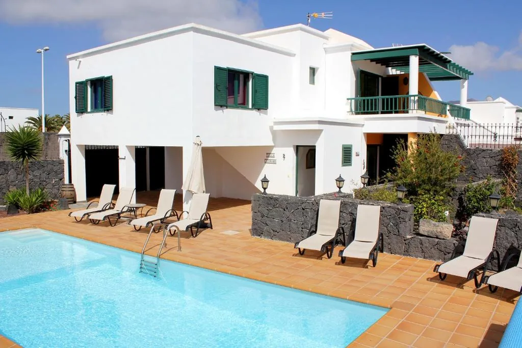 Villa — Villa LEONARD