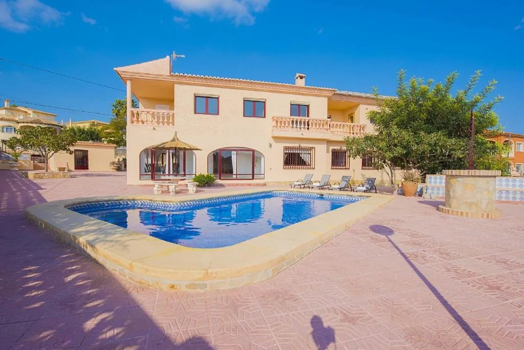 Villa con piscina privata — Villa Lina - PlusHolidays