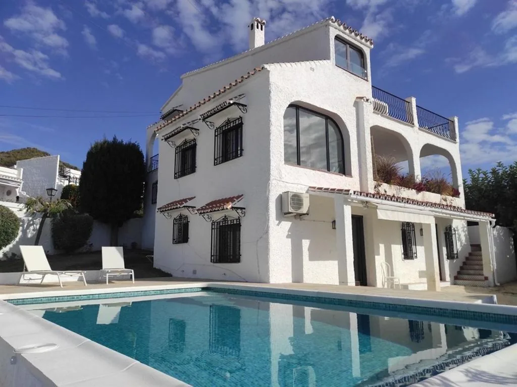 ヴィラ — Villa Little Castle Sea&Mountain - villa vistas al mar y piscina privada en Capistrano Village urbanización, Nerja