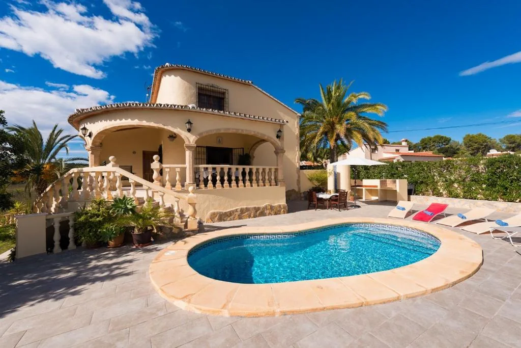 Villa con piscina privata — Villa Llobell - Plusholidays
