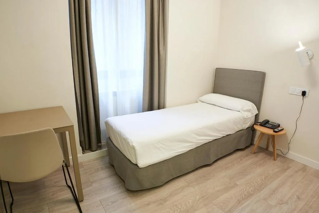 Chambre standard adaptée — Villa Lucerna Sports & Hotel Resort