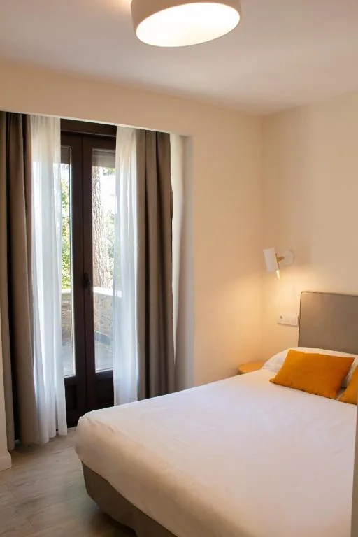 Chambre standard avec terrasse — Villa Lucerna Sports & Hotel Resort