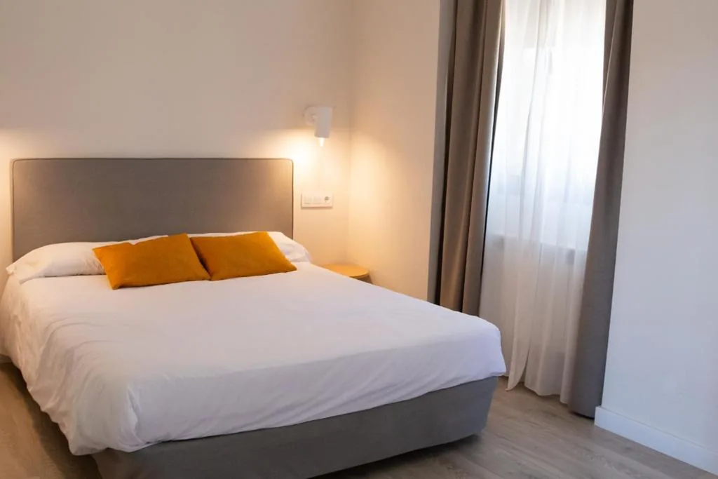 Chambre Supérieure avec balcon — Villa Lucerna Sports & Hotel Resort