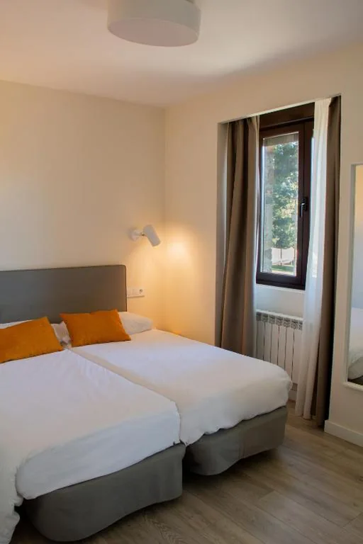 Chambre Supérieure avec terrasse et 2 lits — Villa Lucerna Sports & Hotel Resort