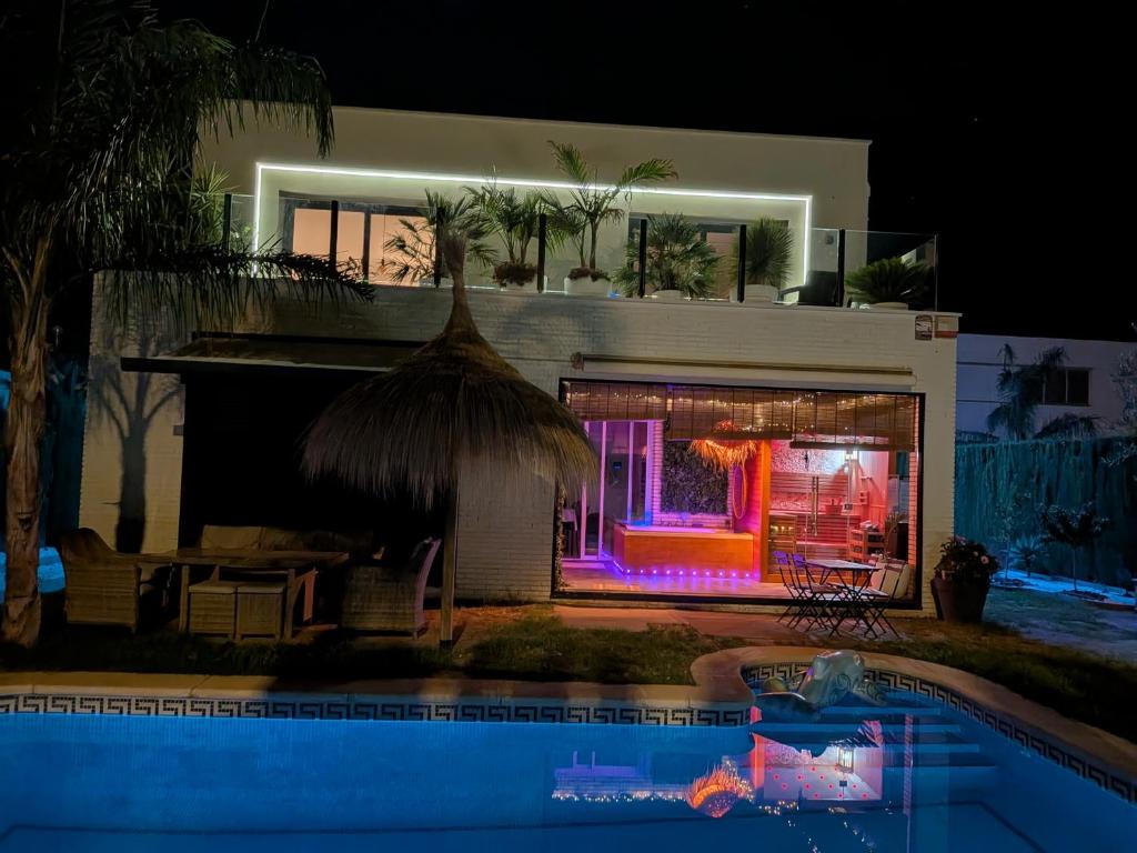 Villa lujosa con spa, piscina y sala de juegos PRIVADOS