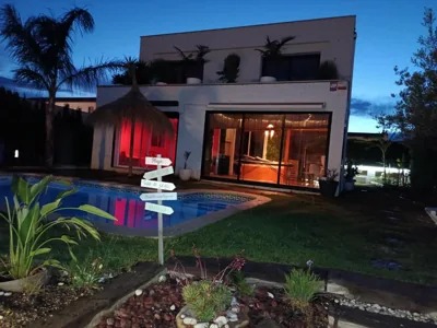 Villa lujosa con spa, piscina y sala de juegos PRIVADOS — foto 8